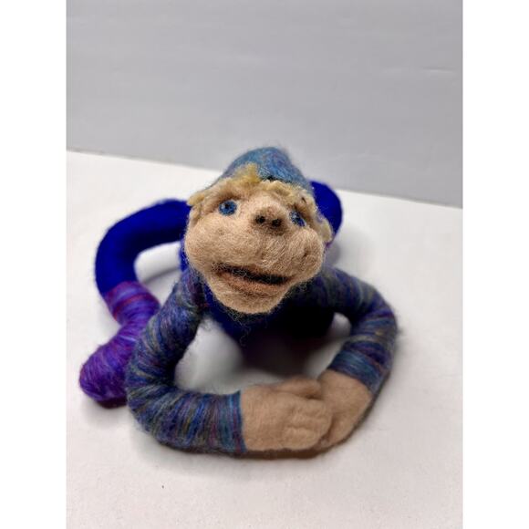 Wool Felted Elf Figure - Picture 8 of 8